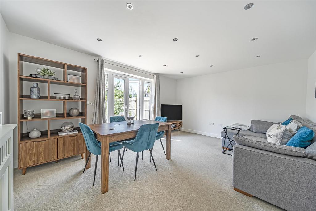 Sitting/Dining Room