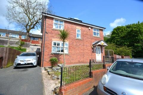 3 bedroom detached house to rent, Silverlea Drive, Manchester