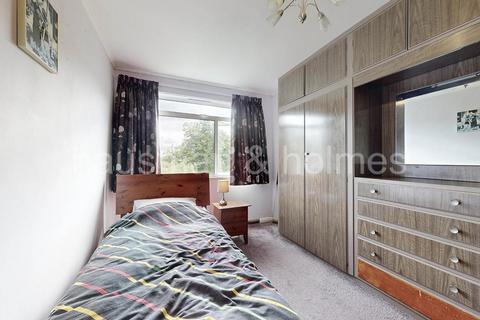 2 bedroom flat for sale, James Close, Woodlands, London