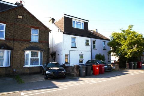 2 bedroom maisonette to rent, Meadfield Road, Langley