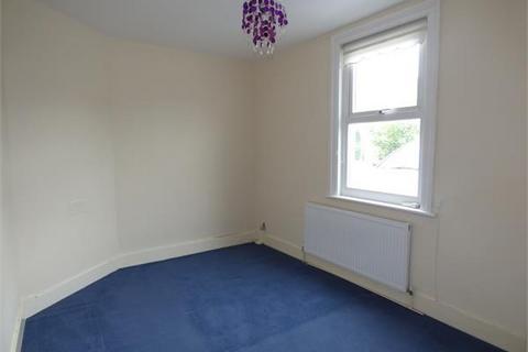 2 bedroom maisonette to rent, Meadfield Road, Langley