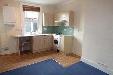 2 bedroom maisonette to rent, Meadfield Road, Langley