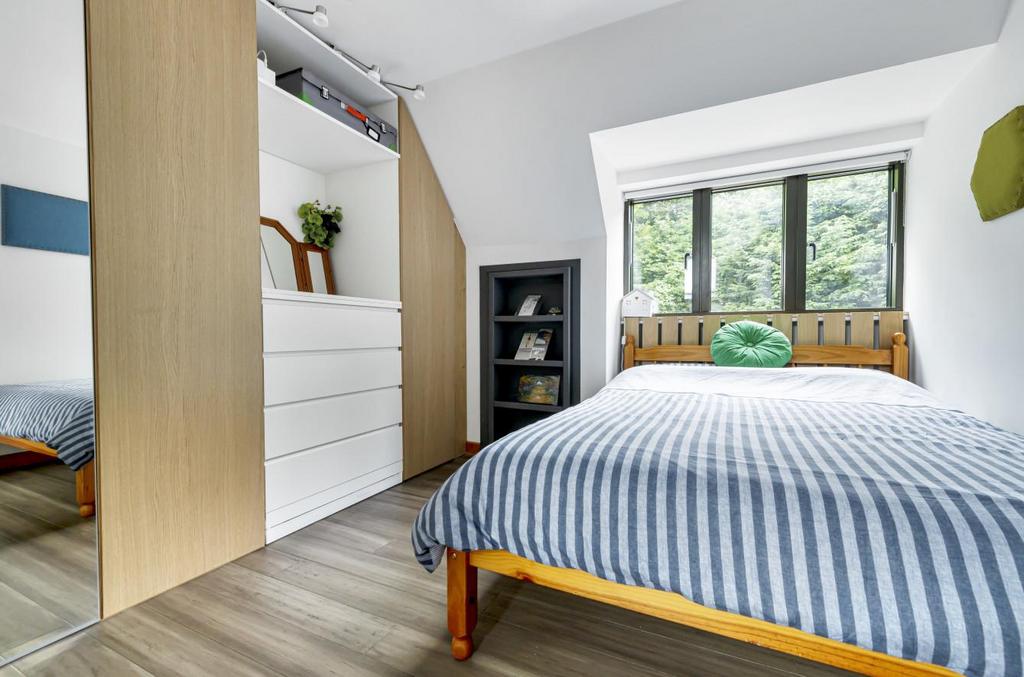 The Gables, Ashgrove Ave Bed 1.jpg