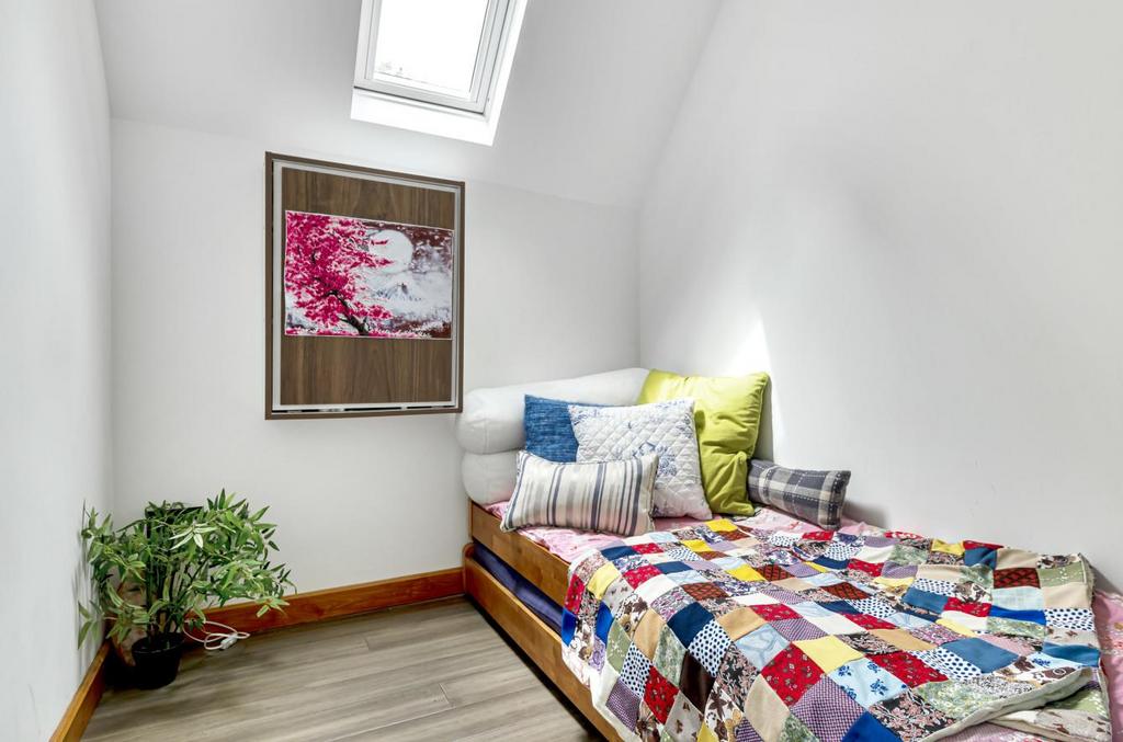 The Gables, Ashgrove Ave Bed 4.jpg