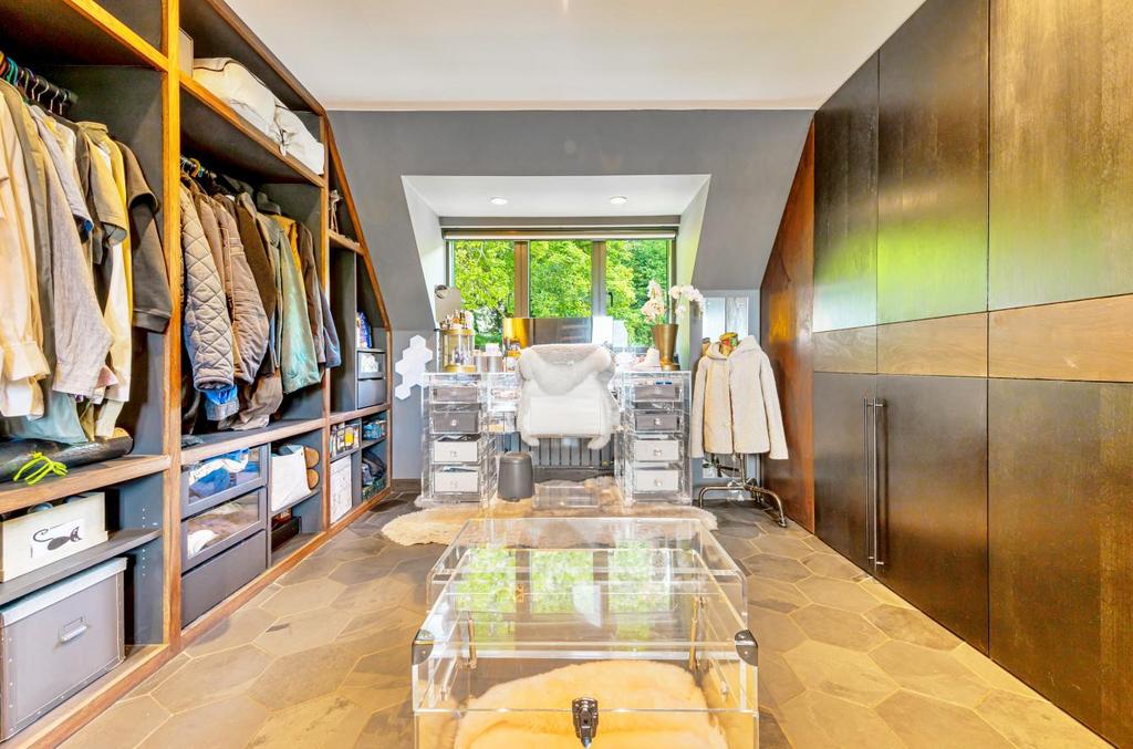 The Gables, Ashgrove Ave Walk-in 2.jpg