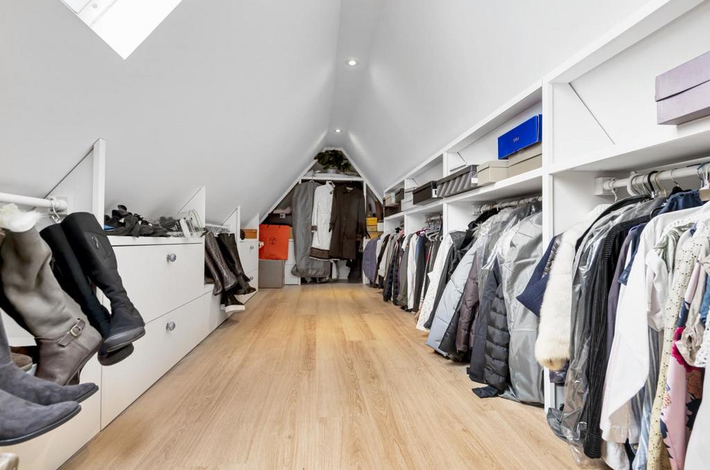 The Gables, Ashgrove Ave Walk-in Wardrobe.jpg