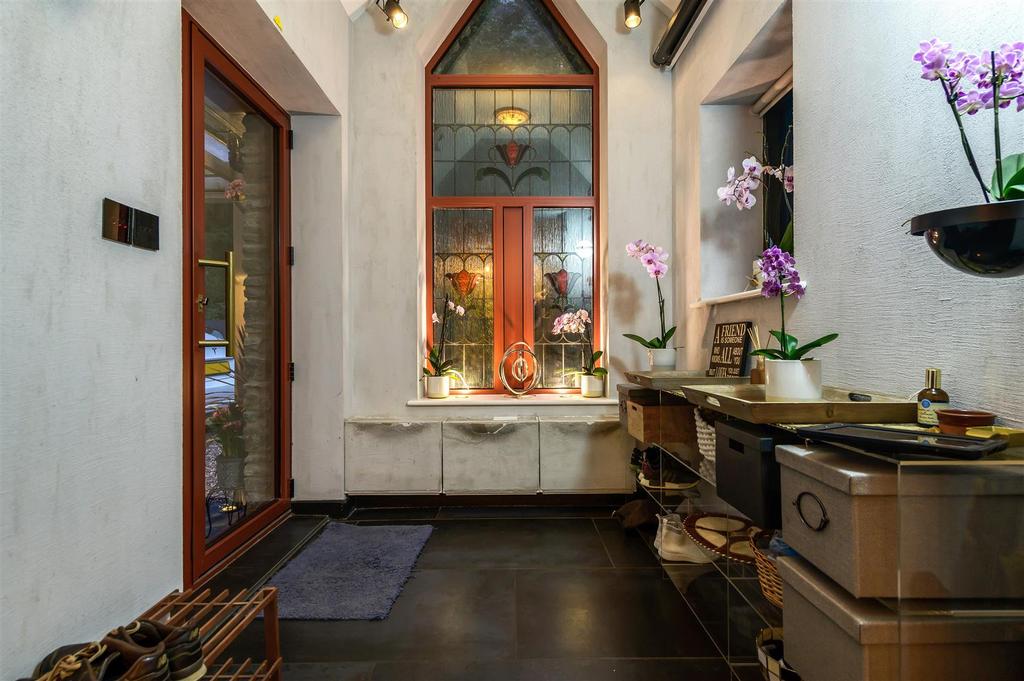 The Gables, Ashgrove Ave Window.jpg