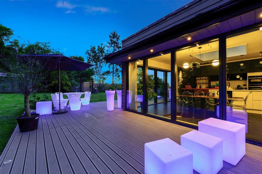 The Gables, Ashgrove Ave Patio 2.jpg