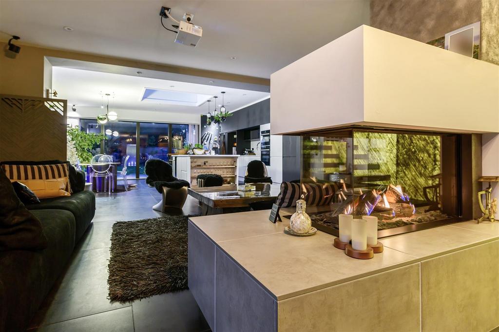 The Gables, Ashgrove Ave Kitchen 2.jpg