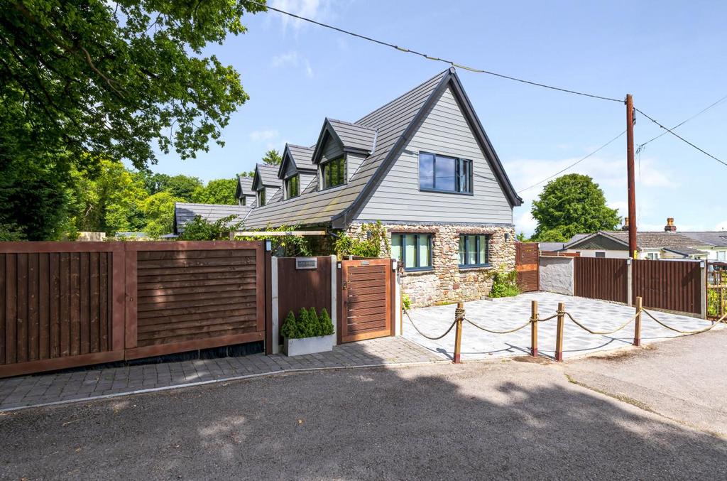 The Gables, Ashgrove Ave Front.jpg