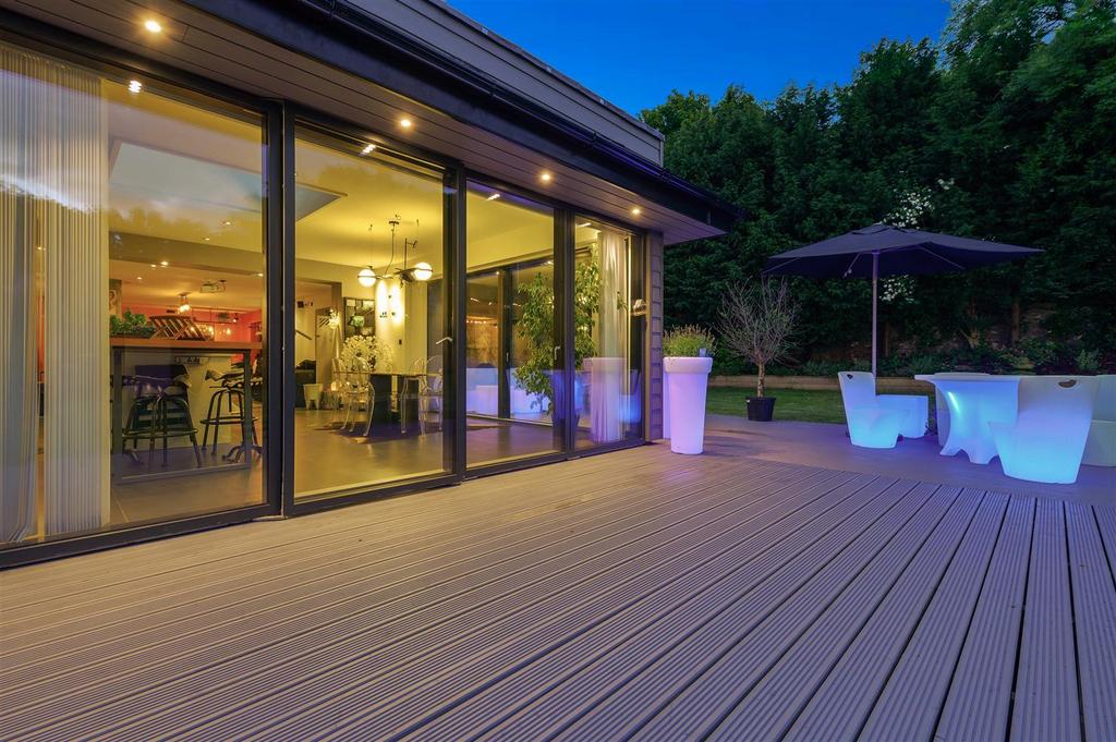 The Gables, Ashgrove Ave Night Bi-Fold Doors.jpg