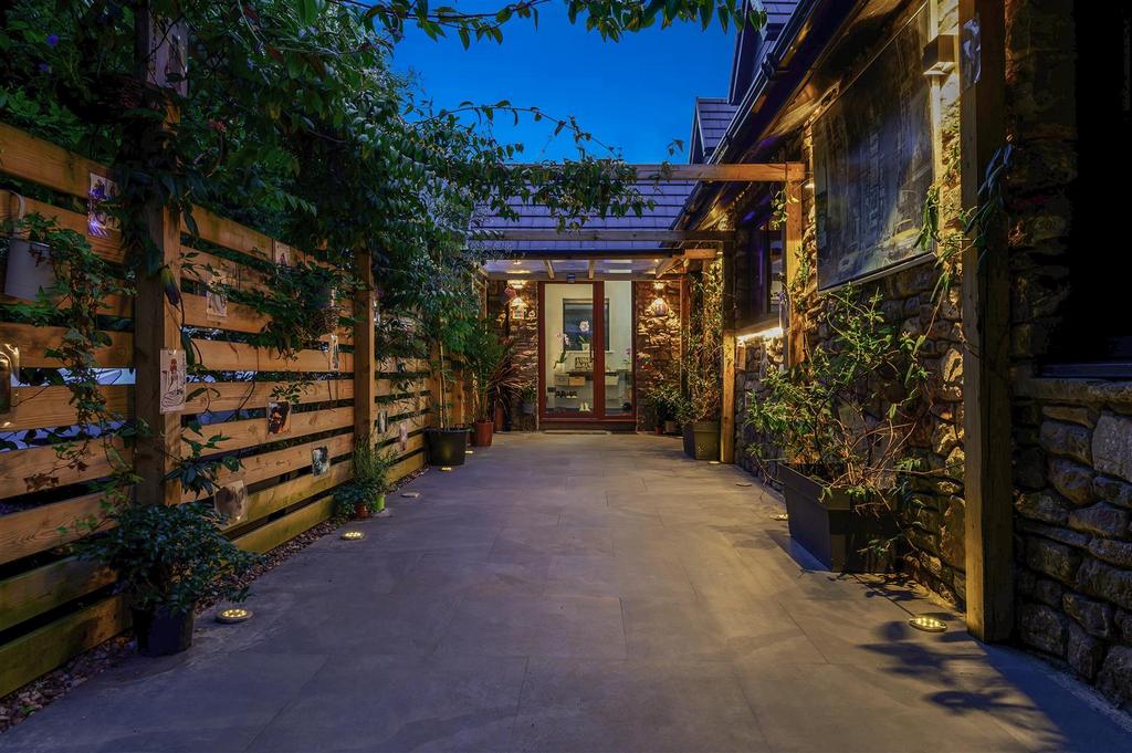 The Gables, Ashgrove Ave Night Entrance.jpg