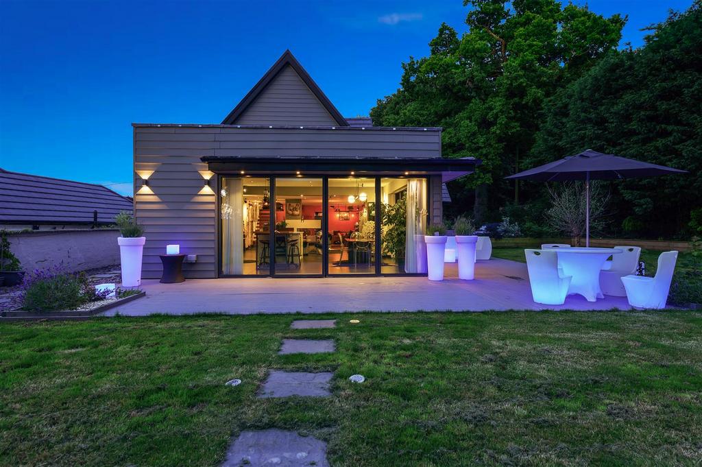 The Gables, Ashgrove Ave Night Bi-Fold Doors 2.jpg