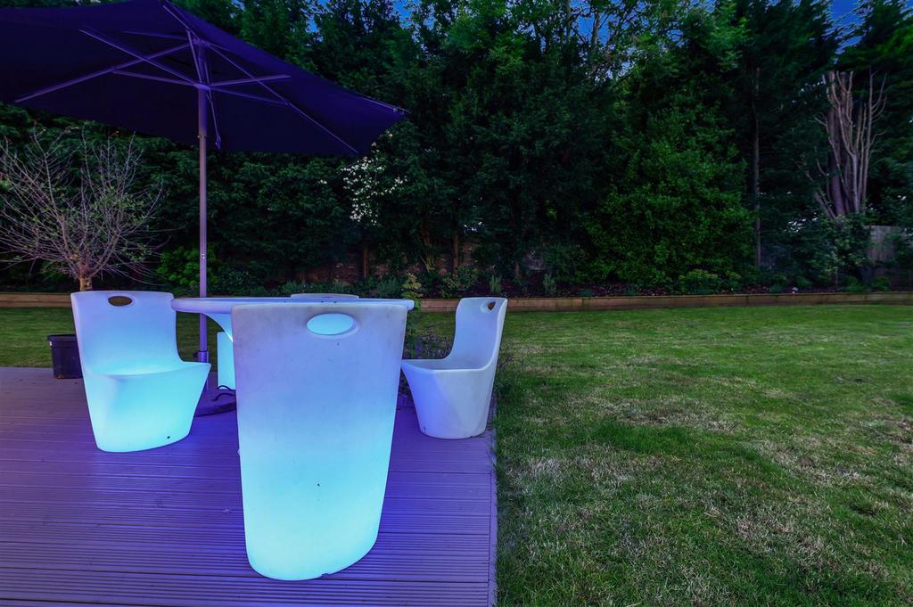 The Gables, Ashgrove Ave Night Outdoor Seating.jpg