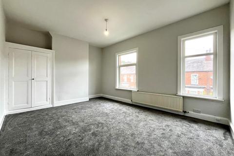 3 bedroom terraced house to rent, Heywood Road, Sale