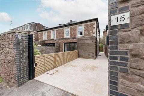 15 Pembroke Vale, Bristol, BS8 3DN