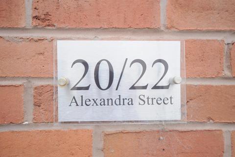 2 bedroom apartment to rent, Alexandra Street, Stone