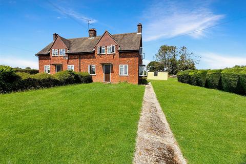 3 bedroom semi-detached house to rent, Mowden Hall Lane, Hatfield Peverel