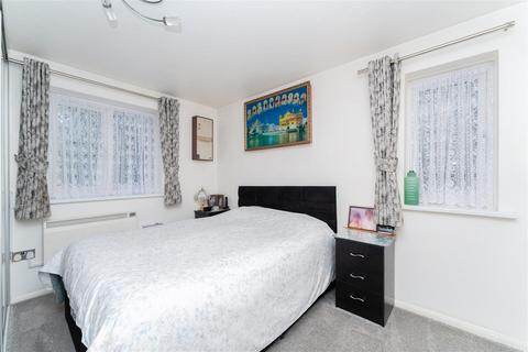 29 Hawthorn Close, Hounslow, TW5 9TG