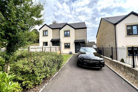 2 bedroom semi-detached house to rent, The View, Glossop, Derbyshire