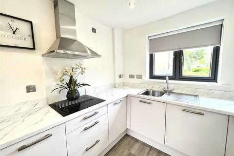 2 bedroom semi-detached house to rent, The View, Glossop, Derbyshire