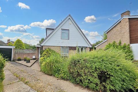 3 bedroom detached house for sale, Finch Close, Western Park