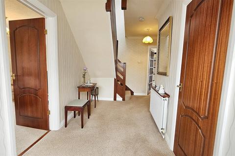3 bedroom detached house for sale, Finch Close, Western Park