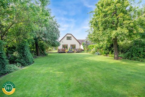 4 bedroom semi-detached house for sale, Lindrick Road, Tickhill