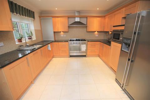 4 bedroom semi-detached house for sale, Staddleswood Place, St Mary`s Platt, Kent TN15 8JN