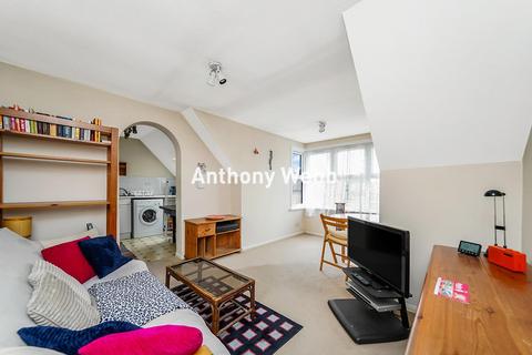 1 bedroom flat for sale, Pilgrims Close, Palmers Green, N13
