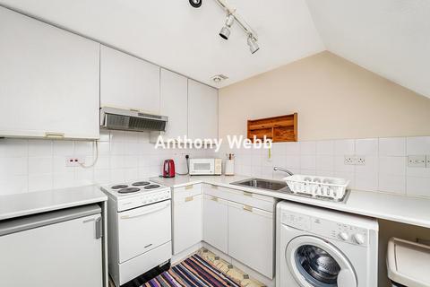 1 bedroom flat for sale, Pilgrims Close, Palmers Green, N13