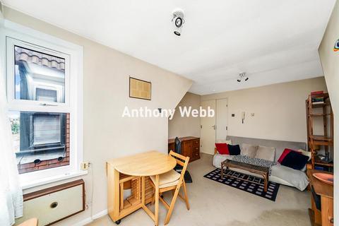 1 bedroom flat for sale, Pilgrims Close, Palmers Green, N13