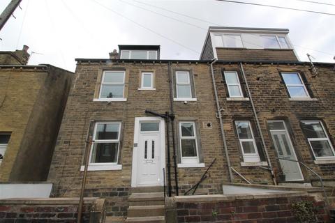 3 bedroom terraced house to rent, Pyrah Street, Bradford BD12