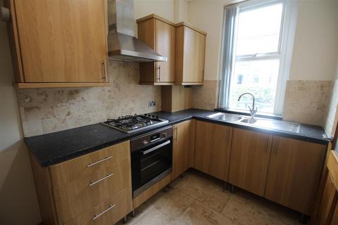 3 bedroom terraced house to rent, Pyrah Street, Bradford BD12