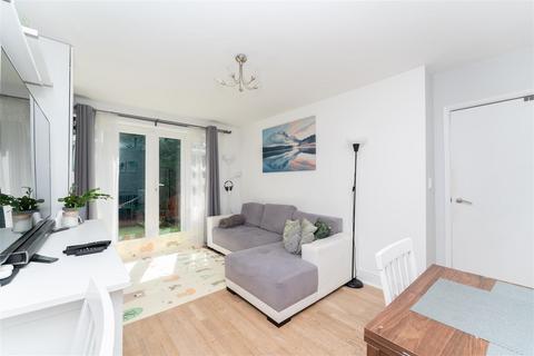 2 bedroom maisonette for sale, Rosebank Road, Hanwell