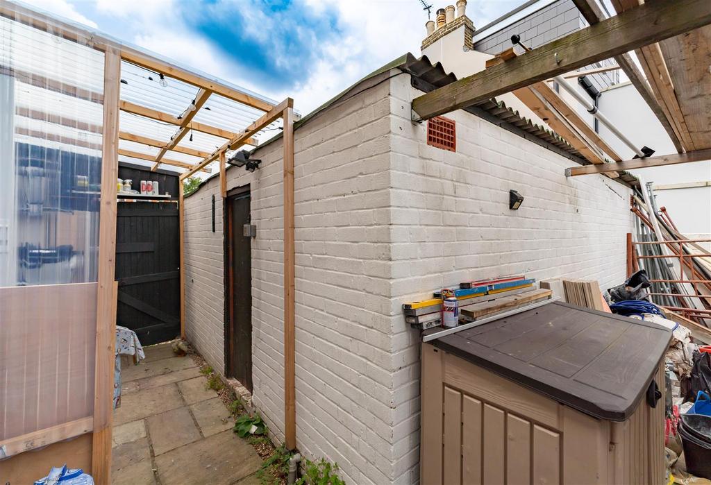 106 Rosebank outside.jpg