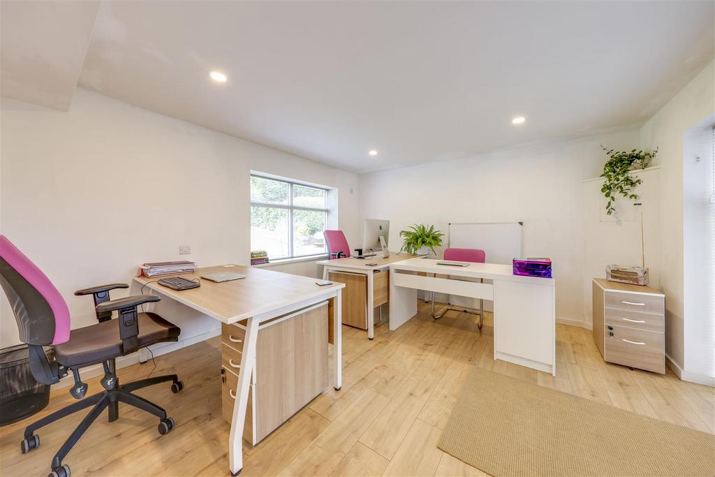 Office / Bedroom 6