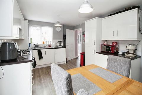 3 bedroom detached house for sale, Woodend Square, Shipley BD18