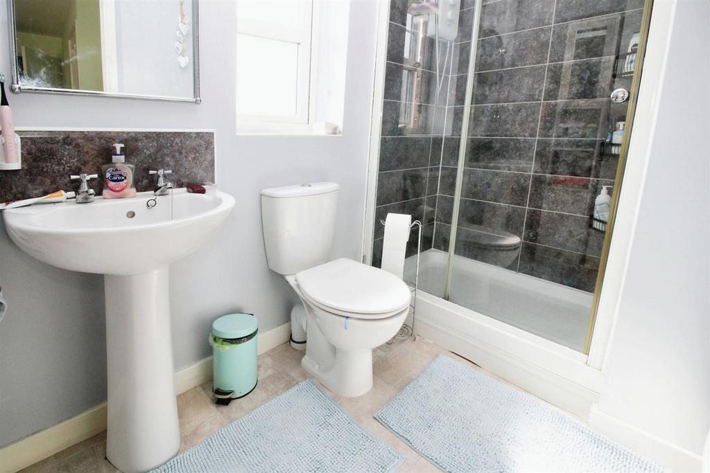En-suite Bedroom 1