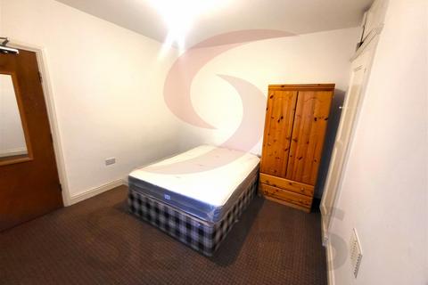 1 bedroom in a house share to rent, Fosse Road South, Leicester LE3