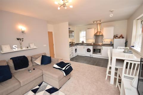 2 bedroom apartment to rent, Reins Croft, Neston