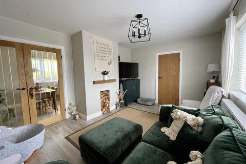 3 bedroom semi-detached house for sale, Heol Llethryd, Pontyberem, Llanelli