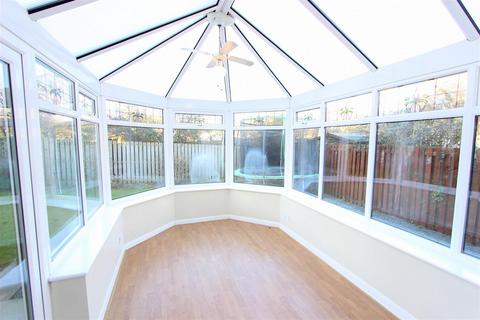 4 bedroom detached house to rent, Anstruther Drive, Darlington