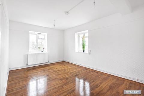 2 bedroom flat for sale, Charlton Road, London N9