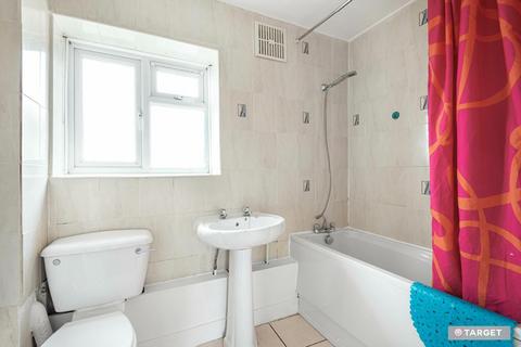 2 bedroom flat for sale, Charlton Road, London N9