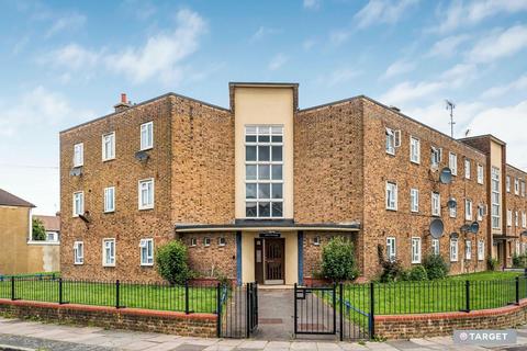 2 bedroom flat for sale, Charlton Road, London N9