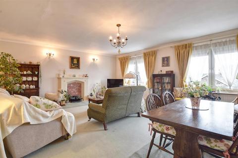 3 bedroom flat for sale, Coombe Lane, Tenterden