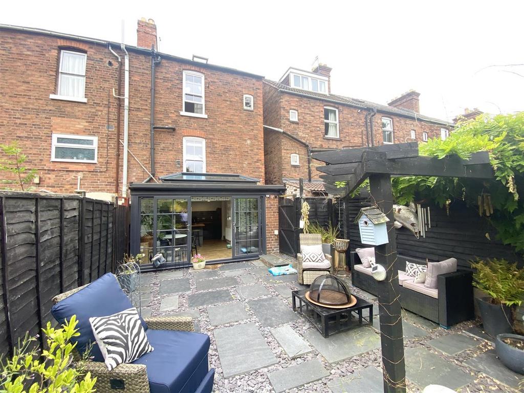 Ellesmere Road, Shrewsbury 3 bed end of terrace house for sale £275,000