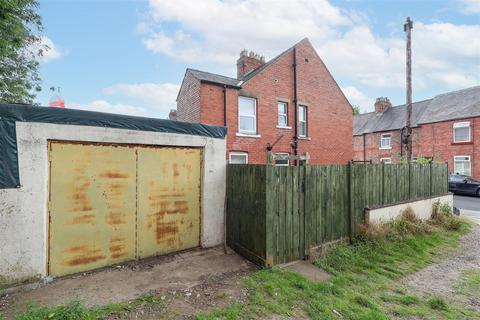 3 bedroom end of terrace house for sale, Victoria Avenue, Ripon