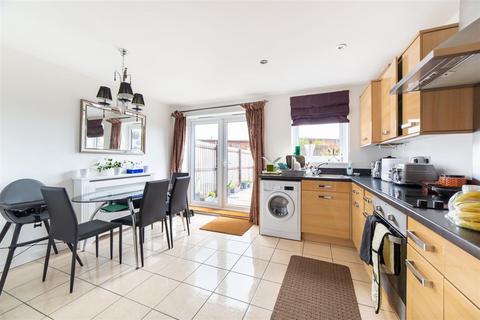 3 bedroom terraced house to rent, Elmwood Park Court, Great Park